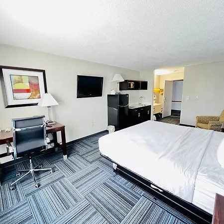 Baymont By Wyndham Marinette Hotel Exterior photo