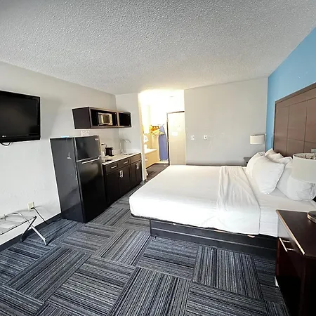 Baymont By Wyndham Marinette Hotel Exterior photo