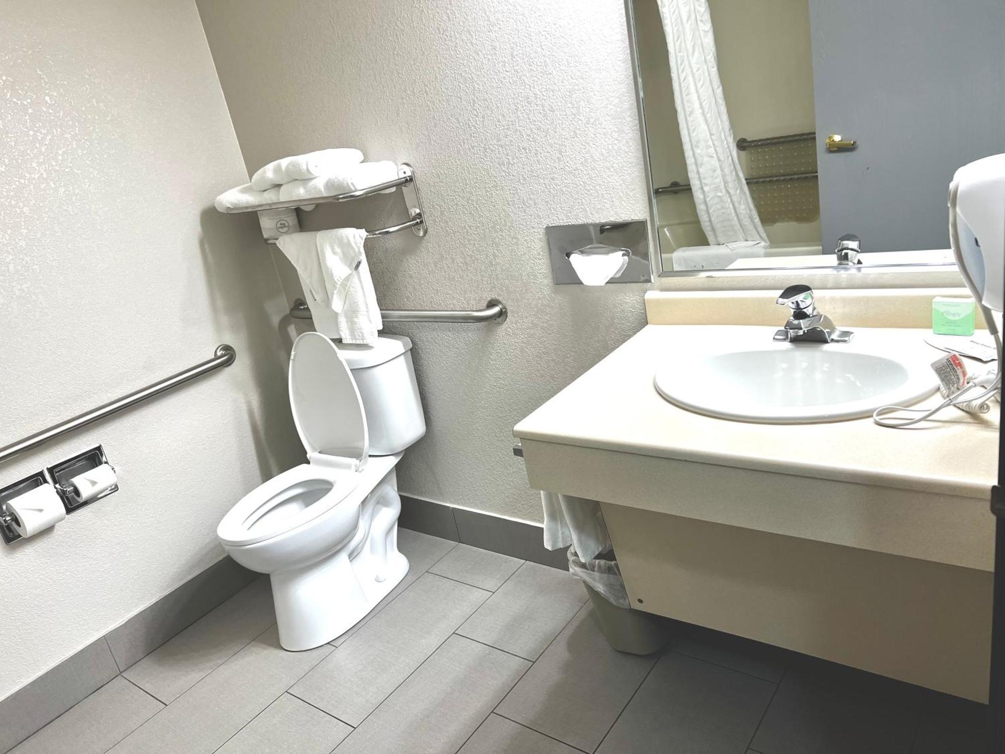 Baymont By Wyndham Hotel Marinette