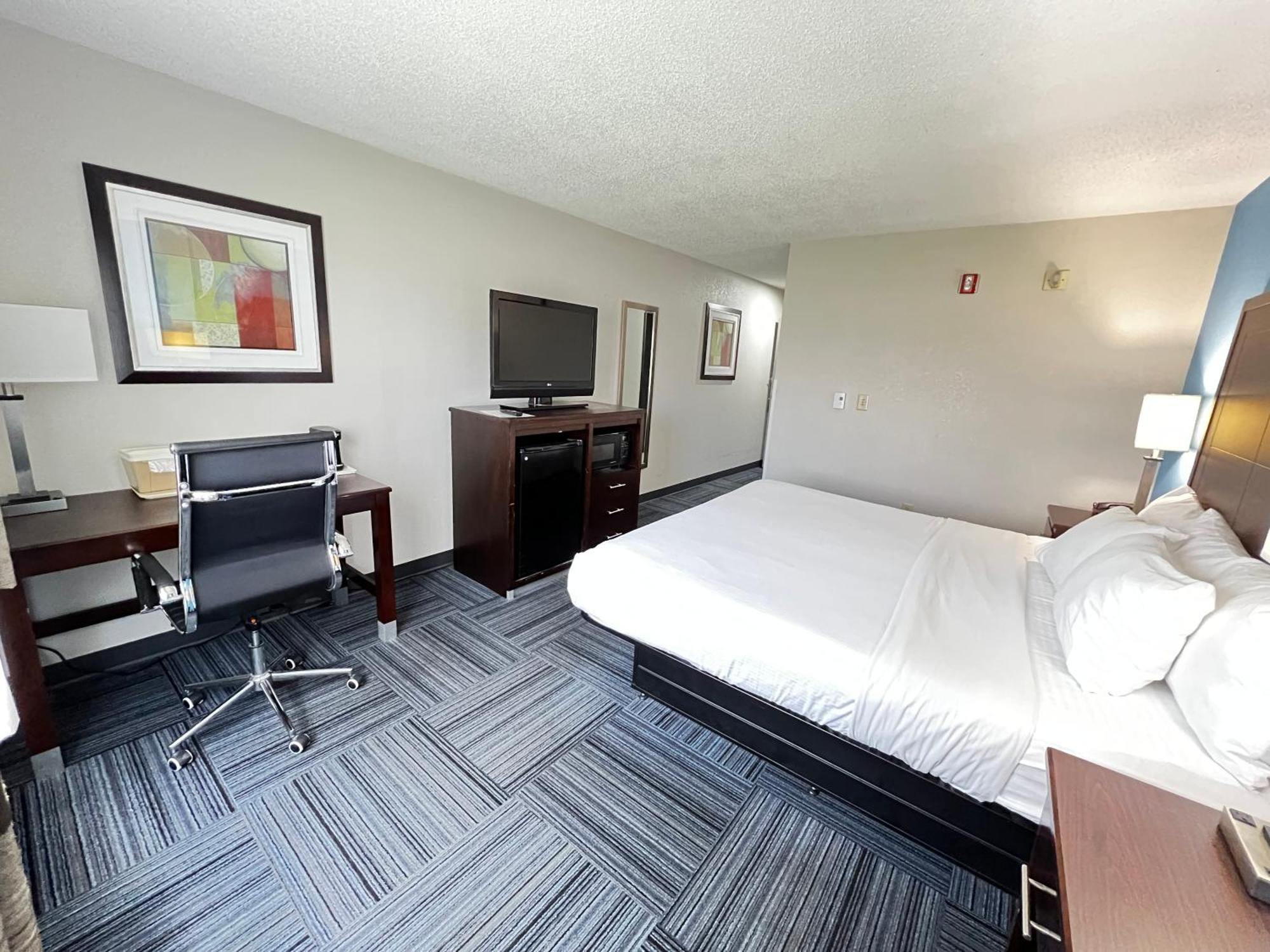 Hotel Baymont By Wyndham Marinette